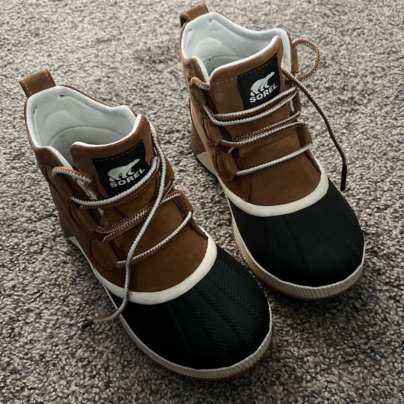 Sorel boots - Picture 1 of 7